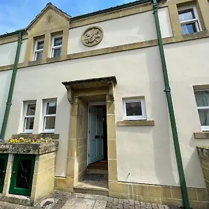 https://circus-mews-townhouse2-beds2-en-suite-bathsparkingcity.tophotelsbath.com